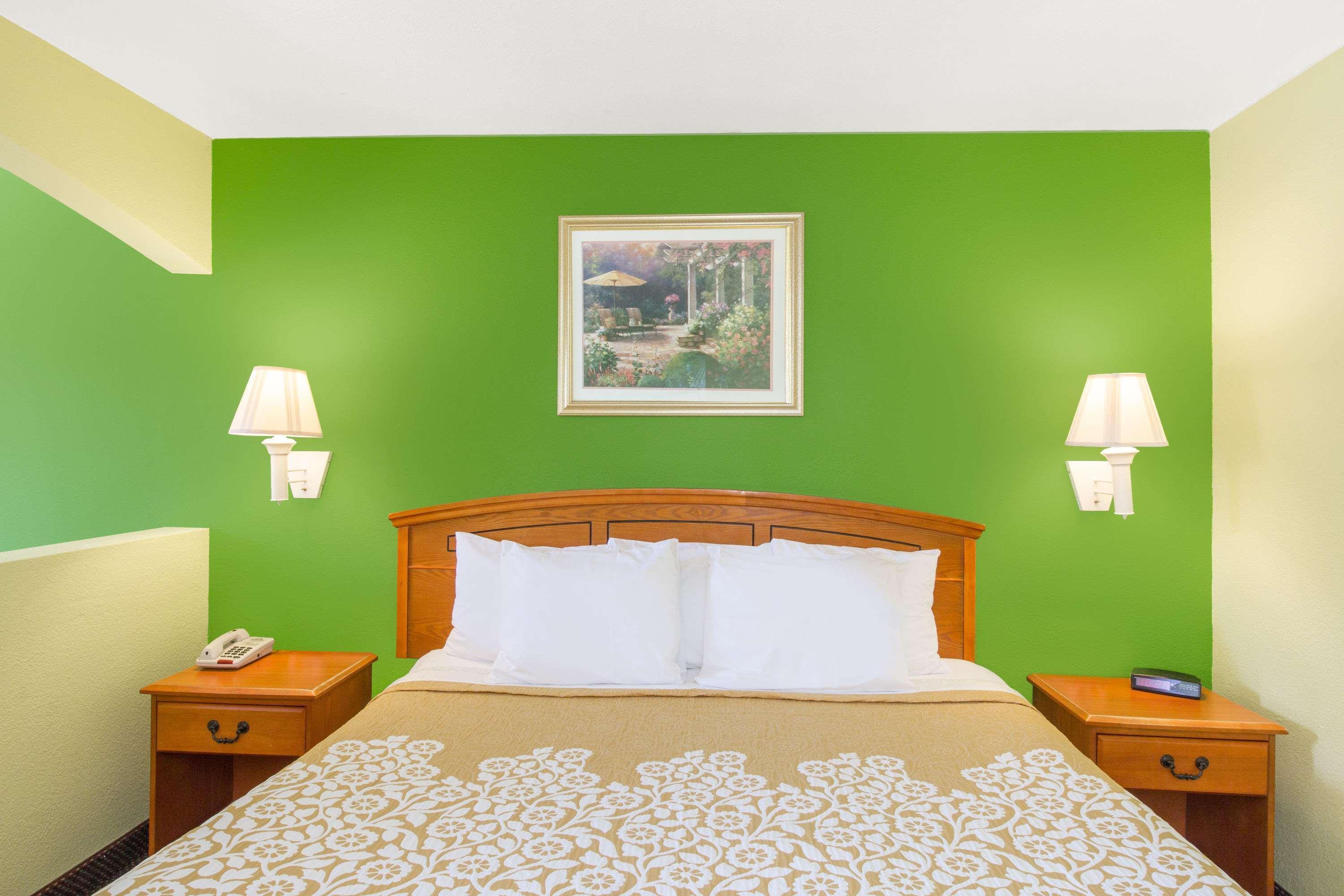 Days Inn By Wyndham Fulton Экстерьер фото